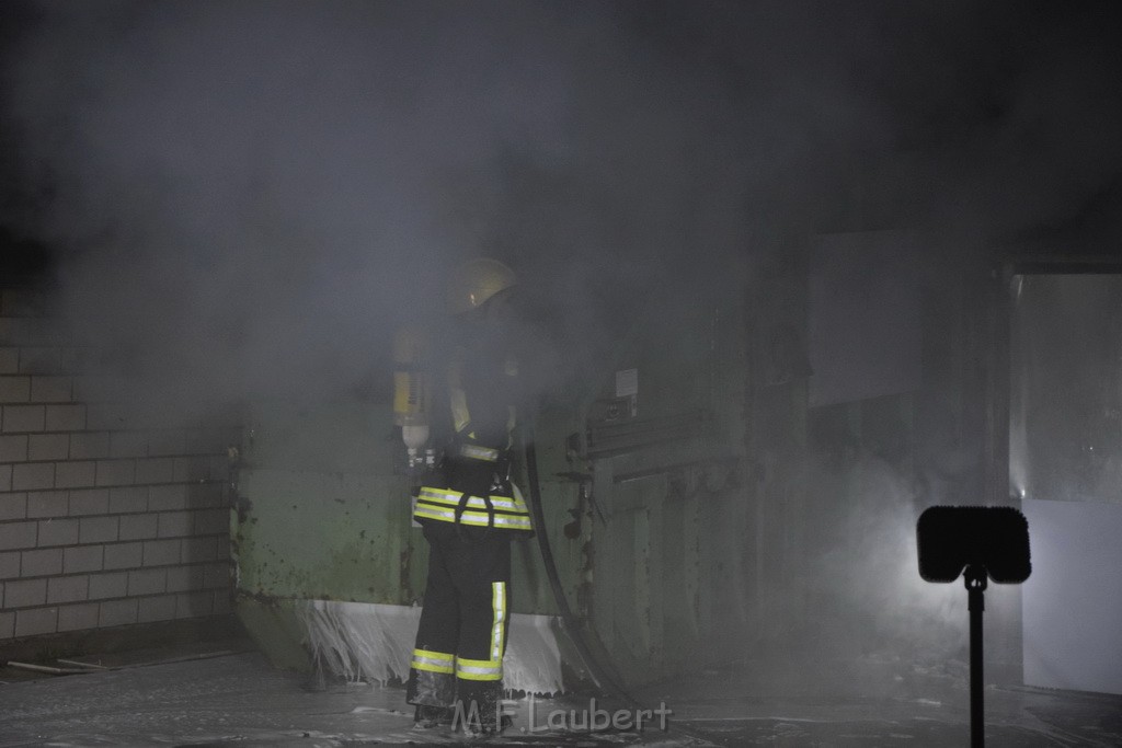 Feuer Papp Presscontainer Koeln Hoehenberg Bochumerstr P109.JPG - Miklos Laubert